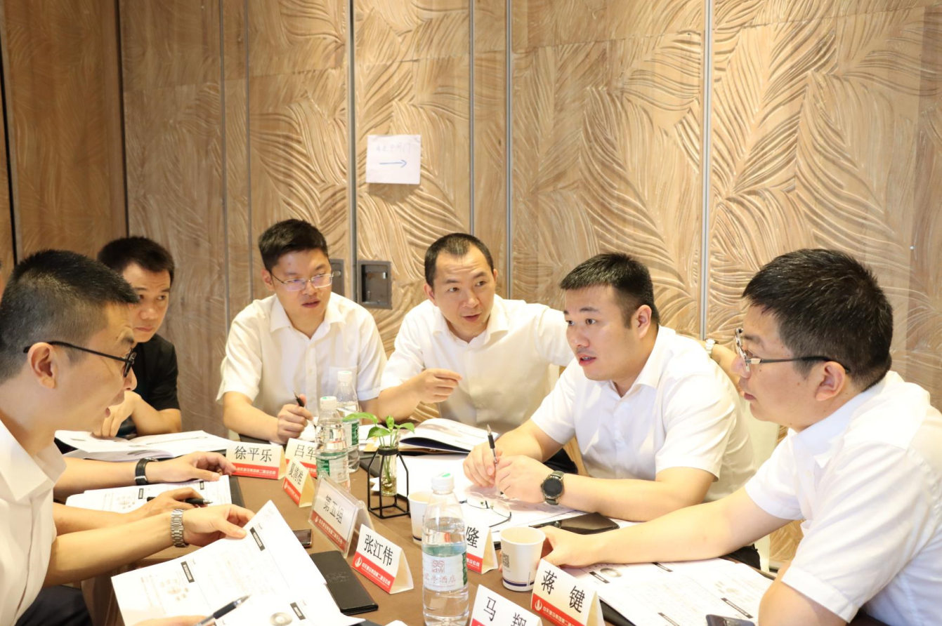 2021年6月25日-26日，7790必发集团二建组织开展了2021年中高层主管执行力培训。本次培训特邀清华、北大、上海交大总裁班讲师，中国企业家协会特聘高级讲师许晋老师进行授课。